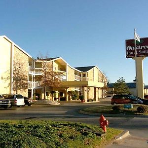 Oaktree Inn And Suites